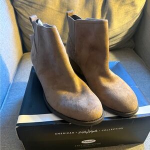 NWT Women's Tan Ankle Boots